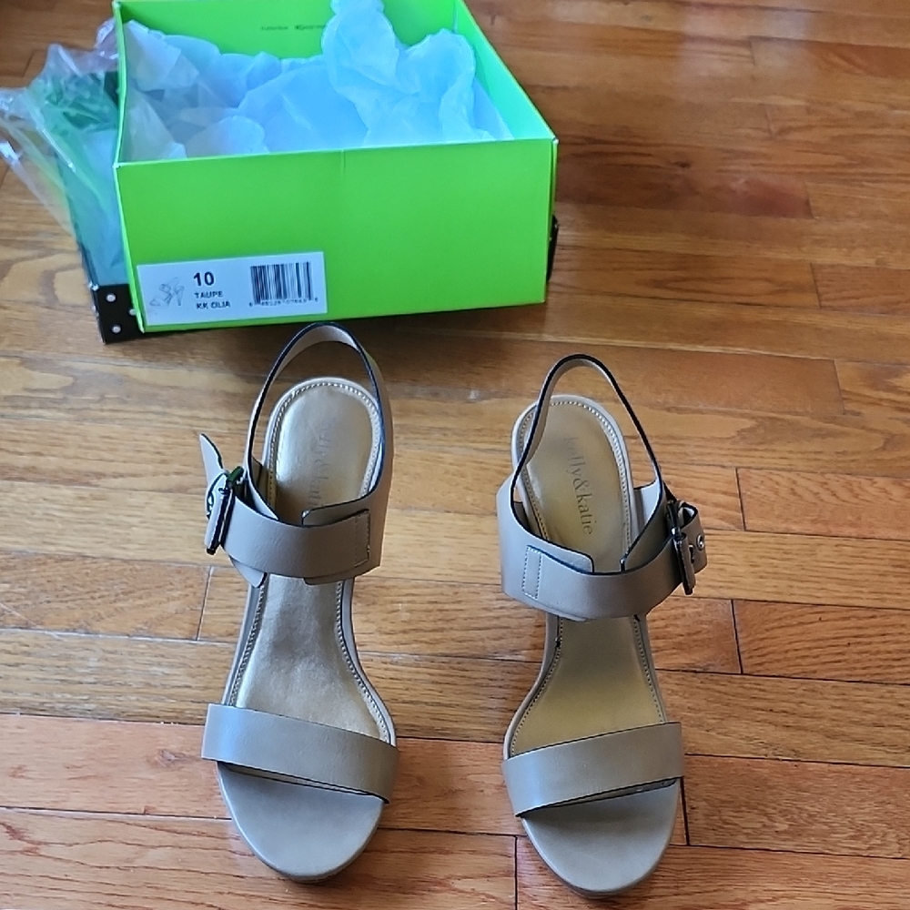 Kelly&Katie Taupe Sandals